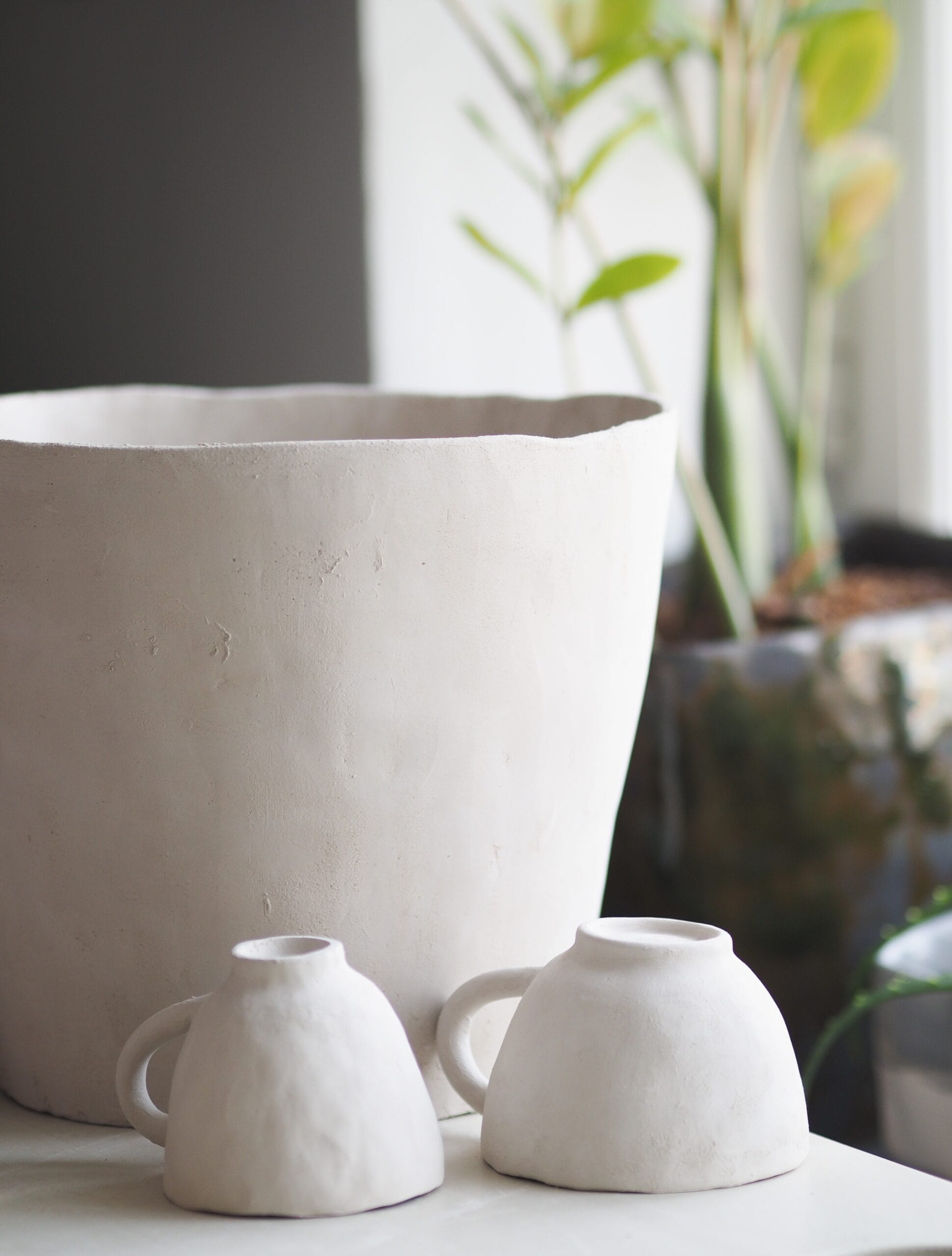 Vase et tasses à peindre