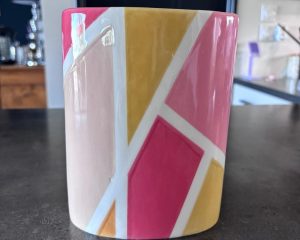 Peinture sur biscuit céramique : lignes et géométrie
